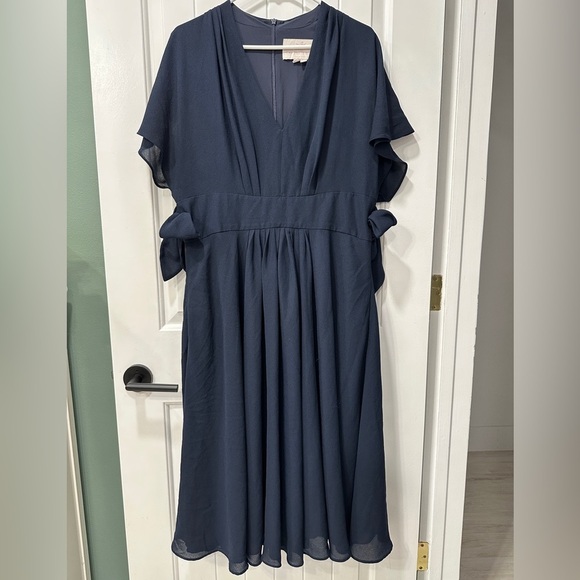 Gal Meets Glam Chiffon Midi Dress in Navy - Picture 1 of 8